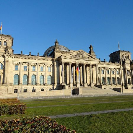 Hotel Berlin, Berlin, A Member Of Radisson Individuals Buitenkant foto The German Federal Parliament