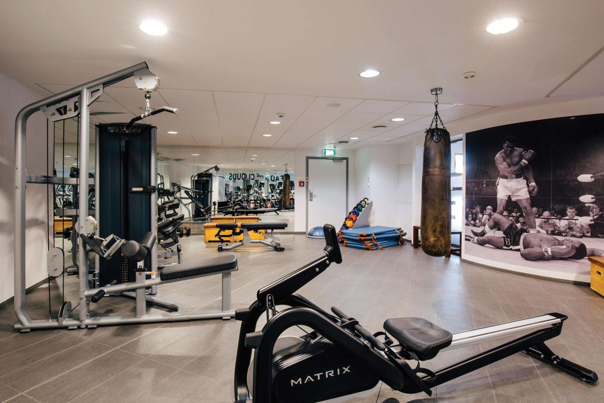 Hotel Berlin, Berlin, A Member Of Radisson Individuals Buitenkant foto The gym at the hotel