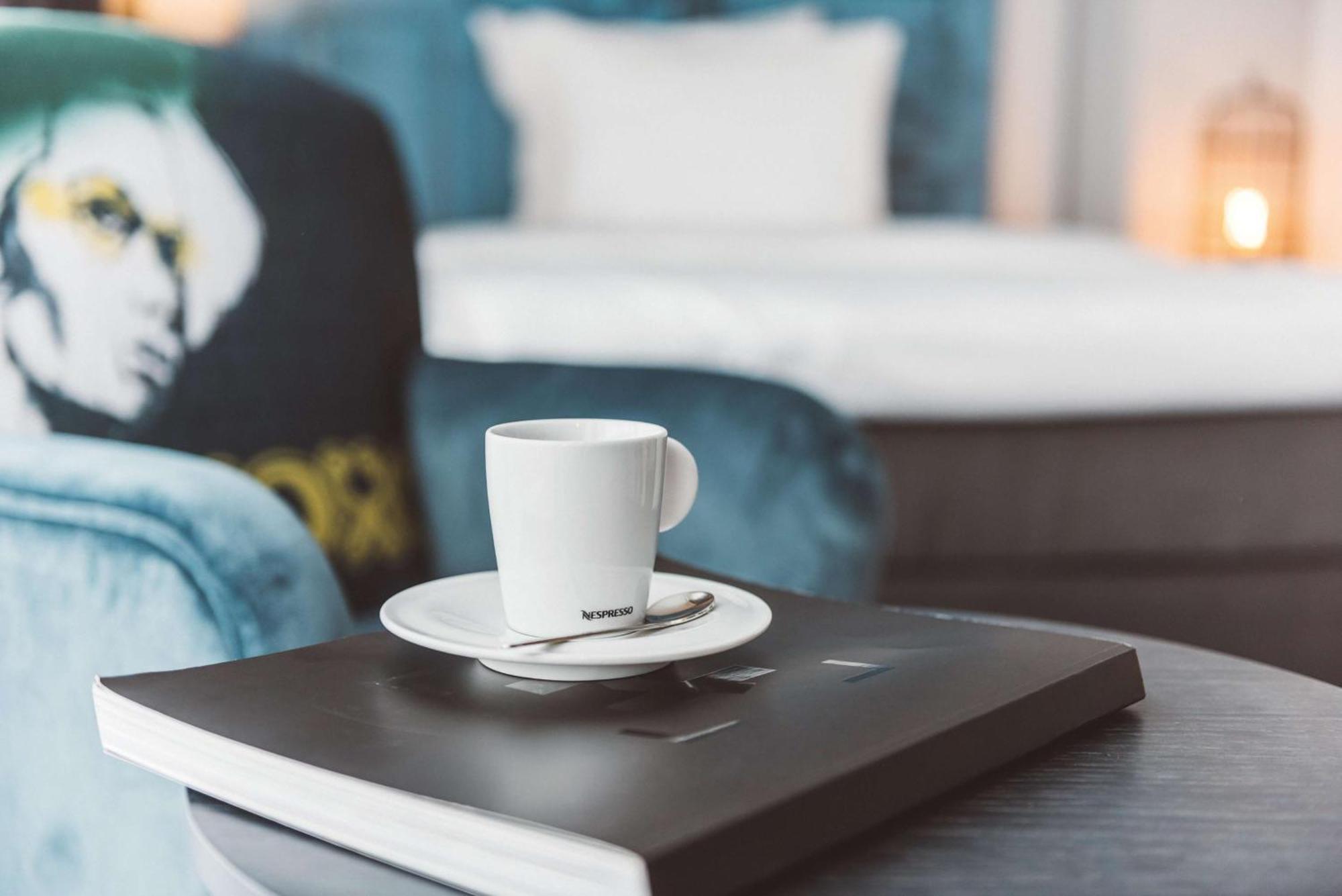 Hotel Berlin, Berlin, A Member Of Radisson Individuals Buitenkant foto A coffee with a book