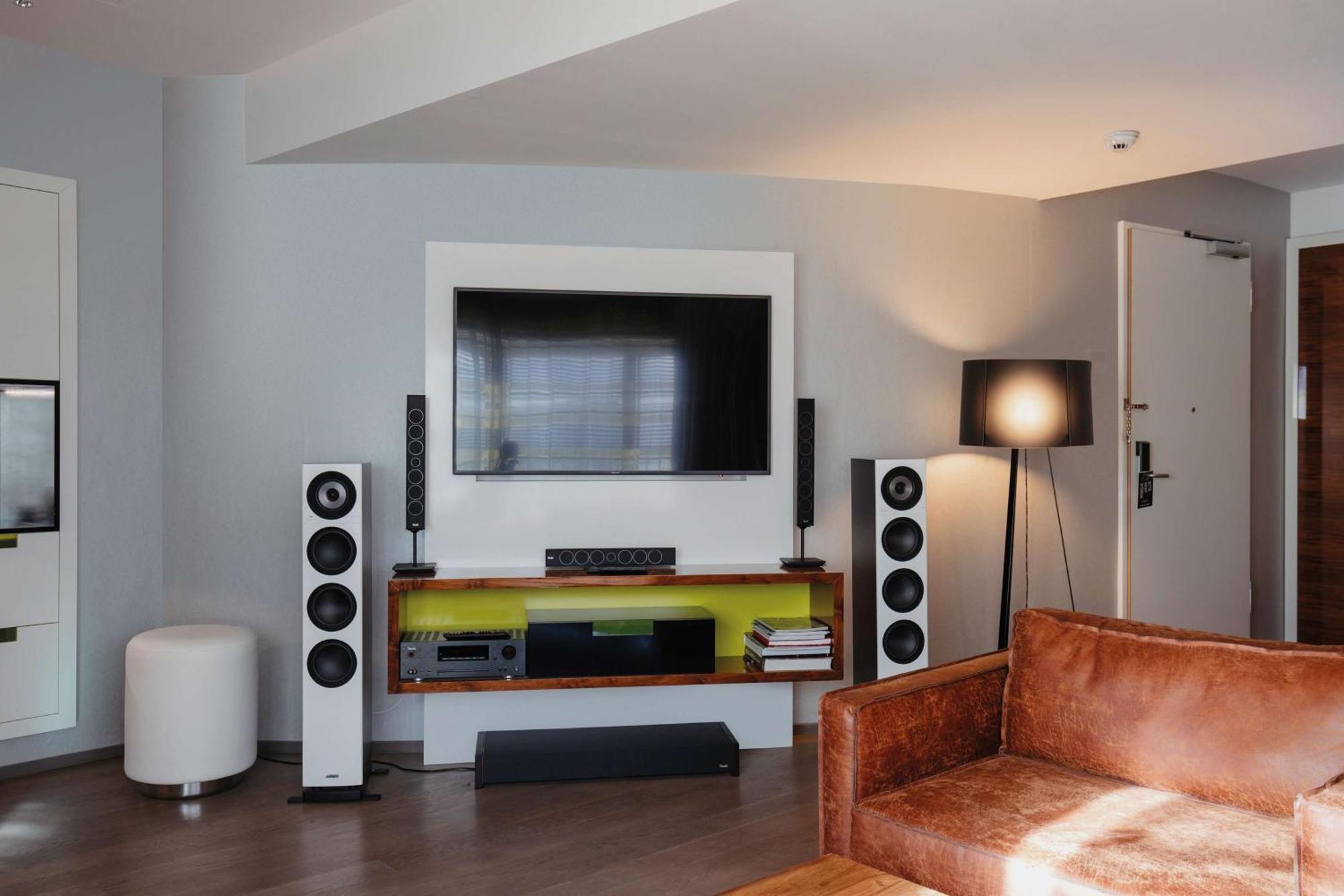 Hotel Berlin, Berlin, A Member Of Radisson Individuals Buitenkant foto Audiophile setup