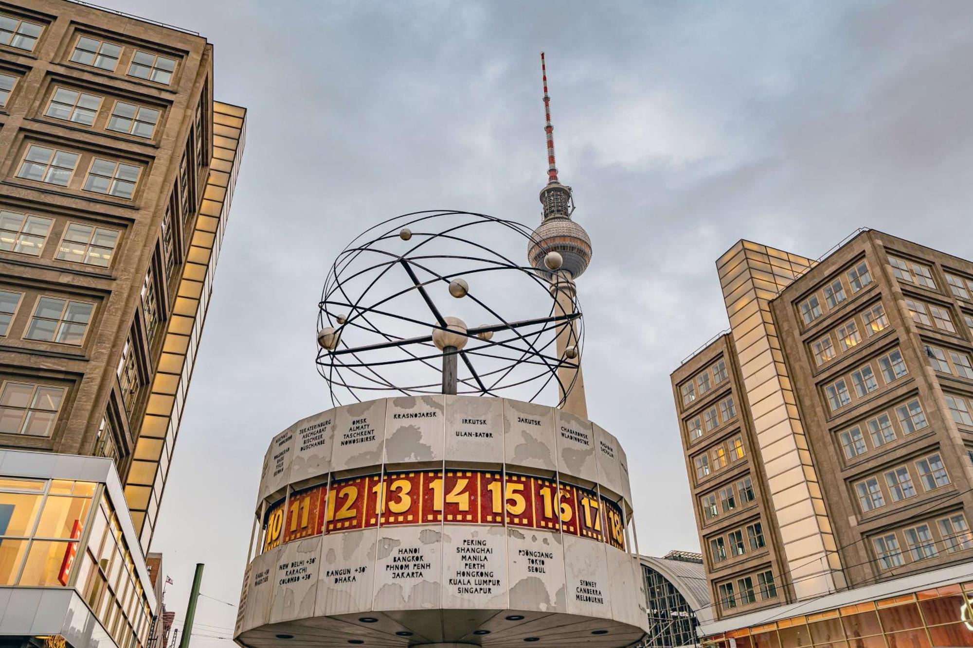 Hotel Berlin, Berlin, A Member Of Radisson Individuals Buitenkant foto Clock Tower