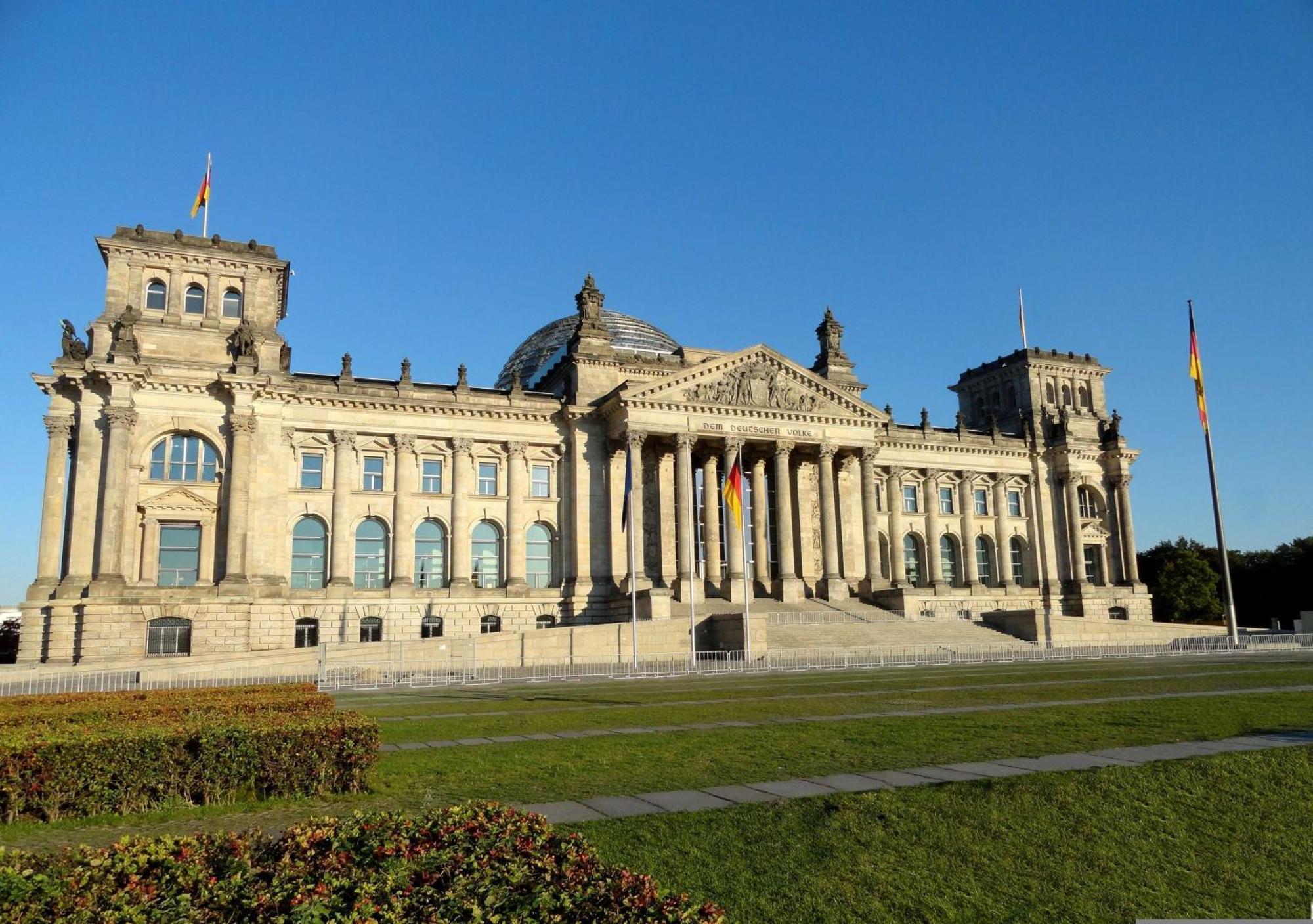 Hotel Berlin, Berlin, A Member Of Radisson Individuals Buitenkant foto The German Federal Parliament